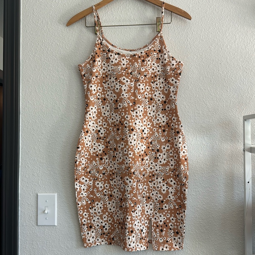 Floral pattern fitted summer dress